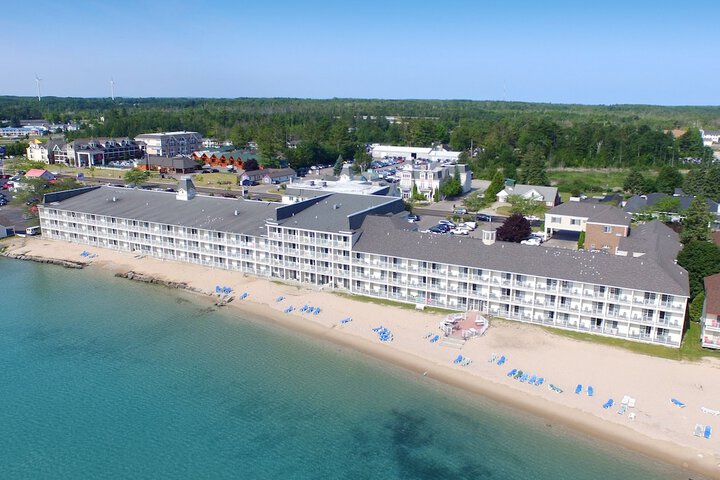 Hamilton Inn Select Beachfront Mackinaw City