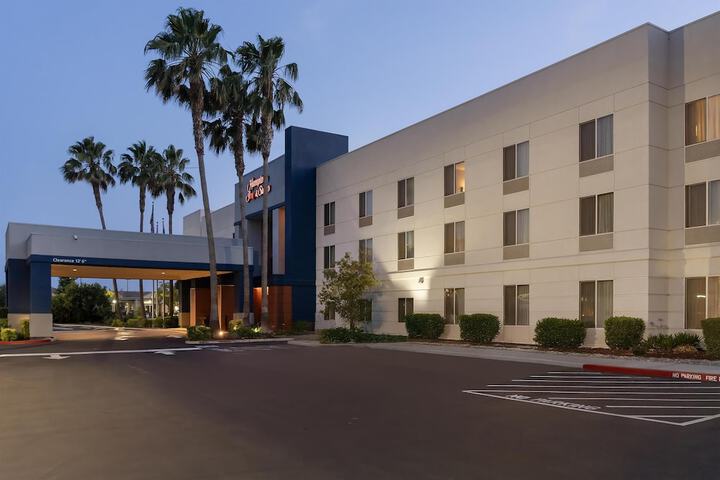 Hampton Inn & Suites Lathrop