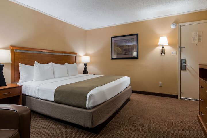 Room 7 of 28