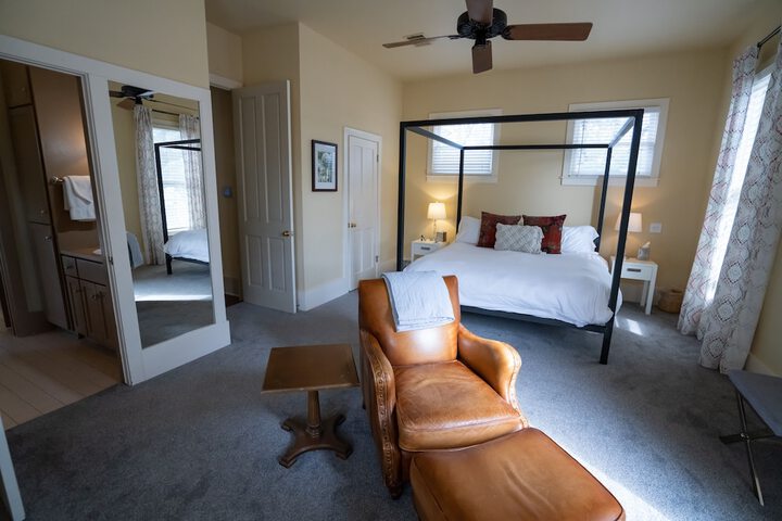 Room 294 of 353