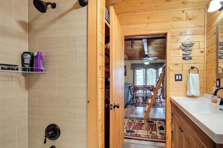 Lakefront Rhinelander Cabin w / Dock & Fire Pit!