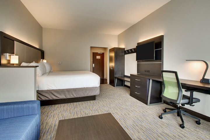 Holiday Inn Express & Suites Summerville by IHG
