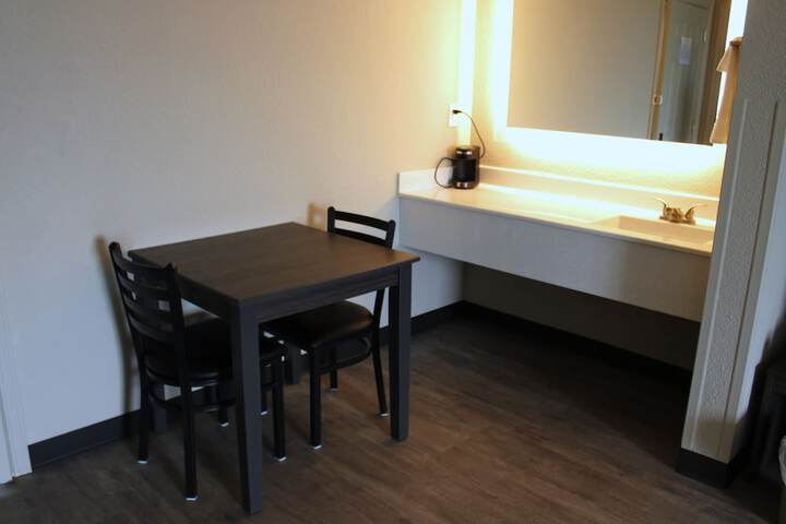 Boarders Inn & Suites by Cobblestone Hotels - Lamar
