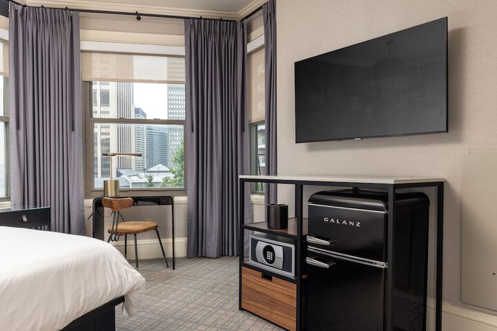 Room 35 of 60