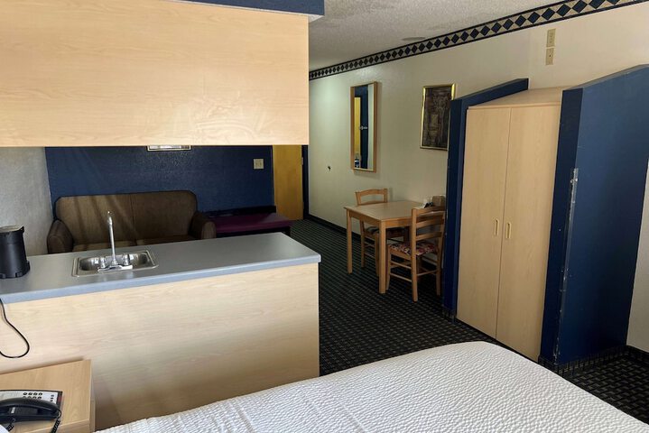 Room 25 of 58