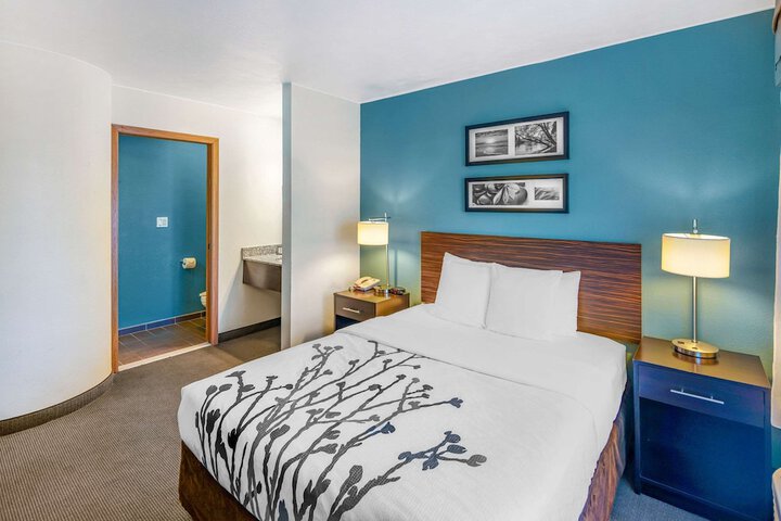 Room 11 of 29