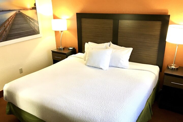 Room 33 of 77