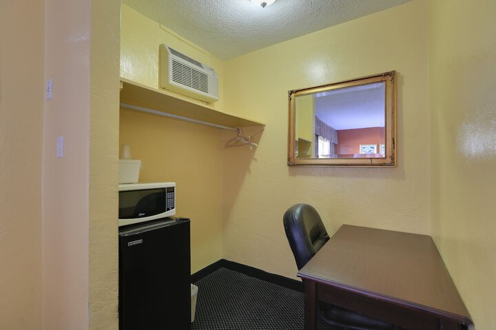 Room 14 of 28