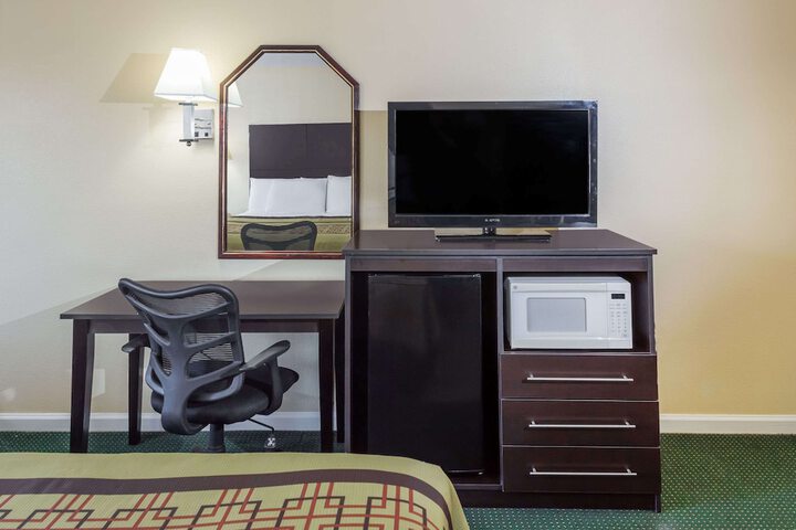 Room 7 of 14
