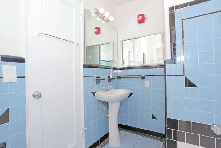 Room 7 of 11