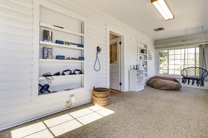Lakefront Tavares Home w / Deck Patio & Dock!