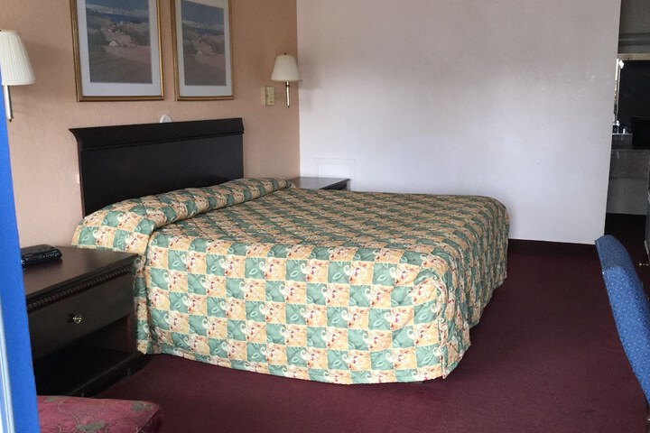 Belmont Inn & Suites