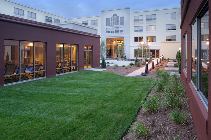 Hotel Exterior 37 of 40