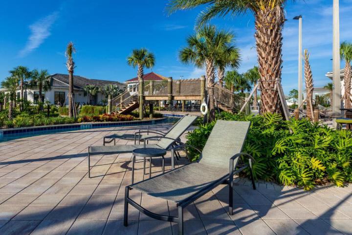 Bedrooms 5 Bathrooms Storey Lake 2885 SC