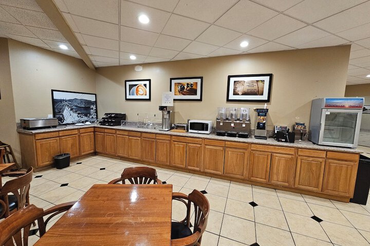 Clarion Inn & Suites Roswell