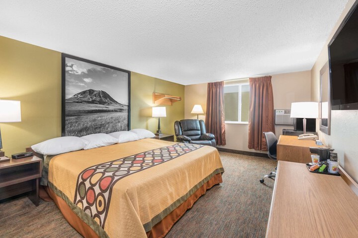 Room 10 of 16