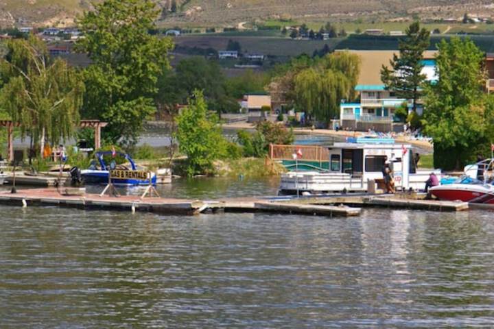 Holiday Inn Hotel & Suites Osoyoos by IHG