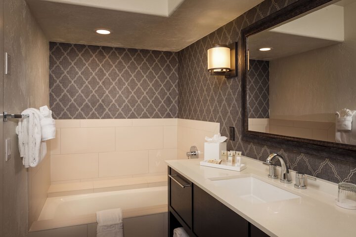 Room 6 of 33