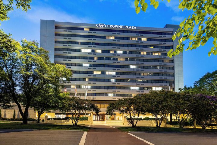 Crowne Plaza Knoxville Downtown University by IHG