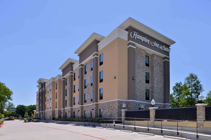 Hampton Inn & Suites Dallas Market Center