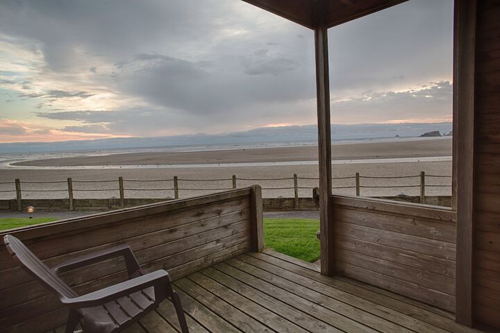The Waves / The Argonauta Inn/The White Heron Lodge