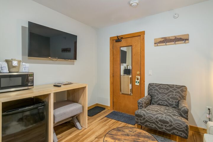 Room 18 of 65