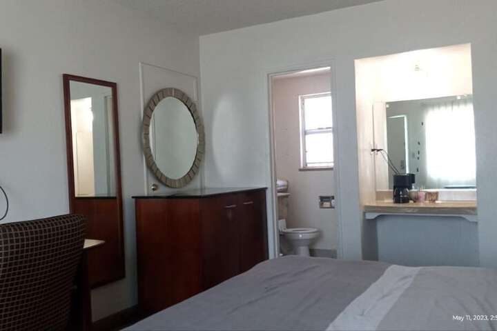 Room 8 of 17