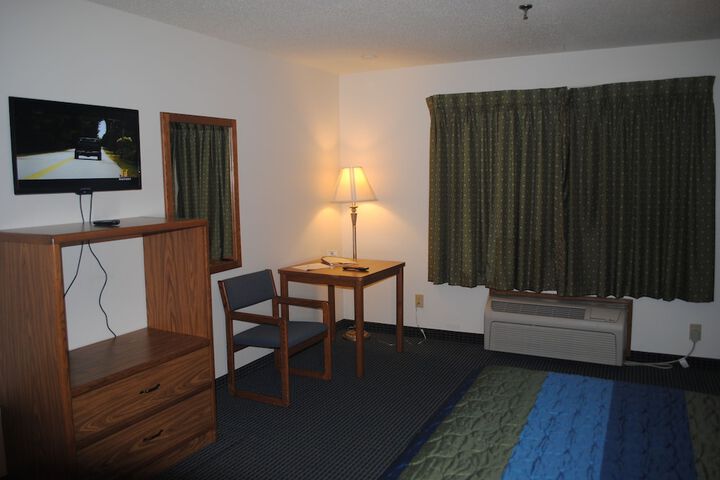 Room 11 of 18