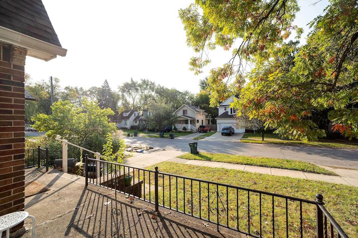 Ferndale Apartment w / Yard - Near the Detroit Zoo!