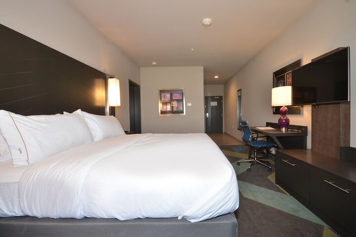 Room 26 of 40