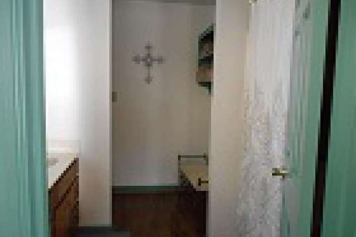 Room 24 of 34