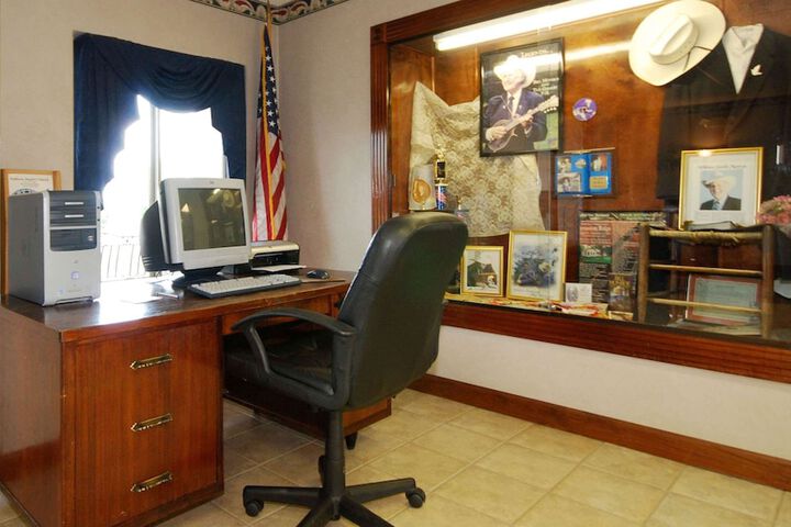 Business Center 22 of 23