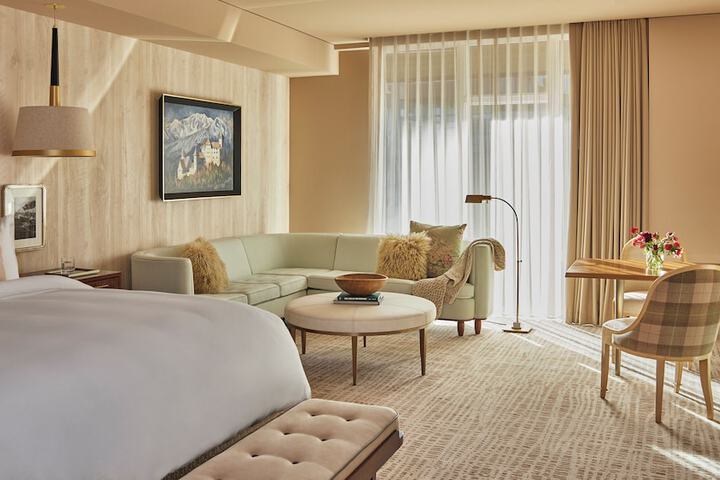 Goldener Hirsch Auberge Collection