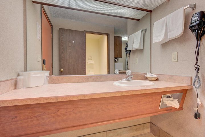 Room 9 of 37