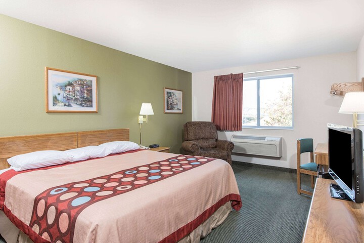 Room 4 of 30
