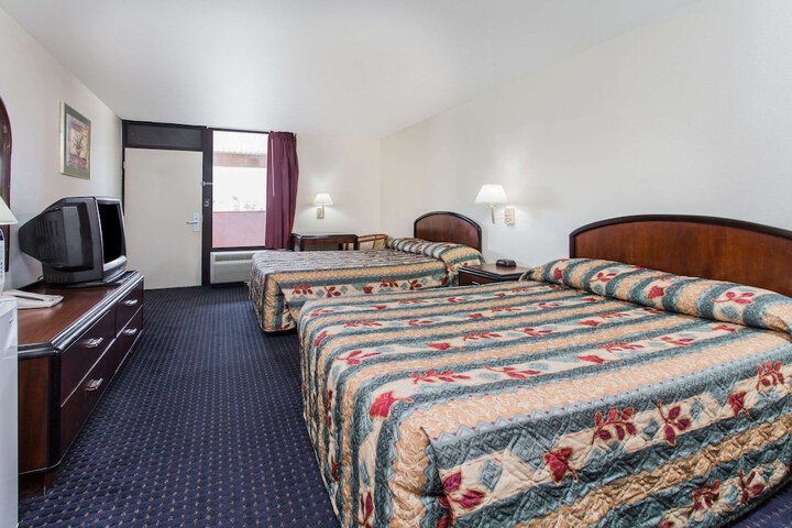 Room 5 of 17