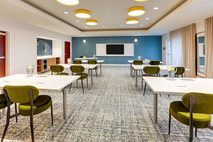 Sonesta Select San Francisco Airport Oyster Point Waterfront