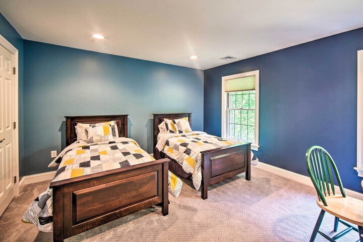 Extravagant Atglen Manor w / Private 60-acre Land!