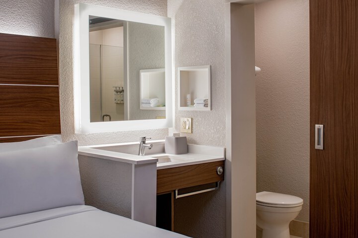 Room 15 of 52