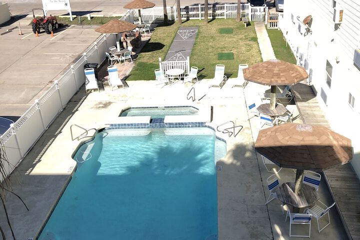 Beachgate CondoSuites and Oceanfront Resort