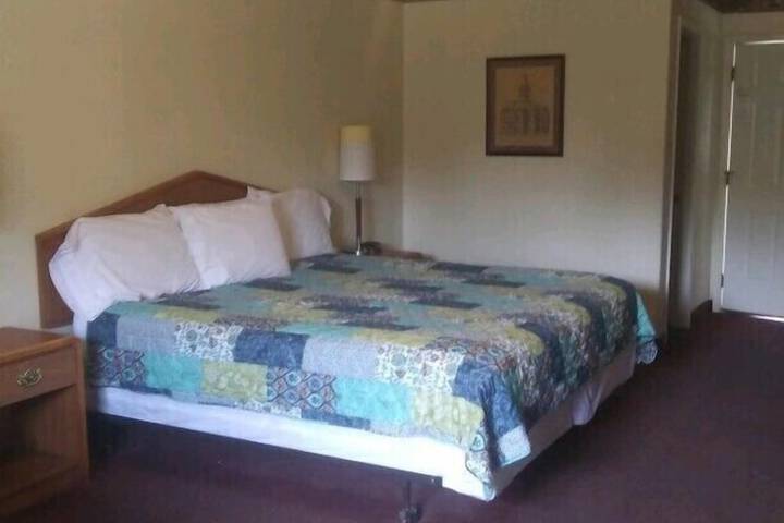 Whispering Creek Lodging & RV Resort