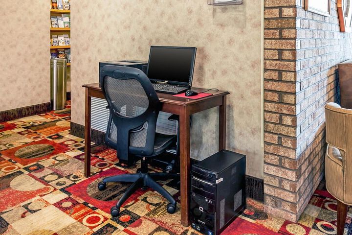 Business Center 40 of 41