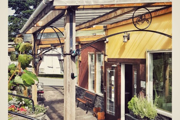 Black Rooster Guesthouse