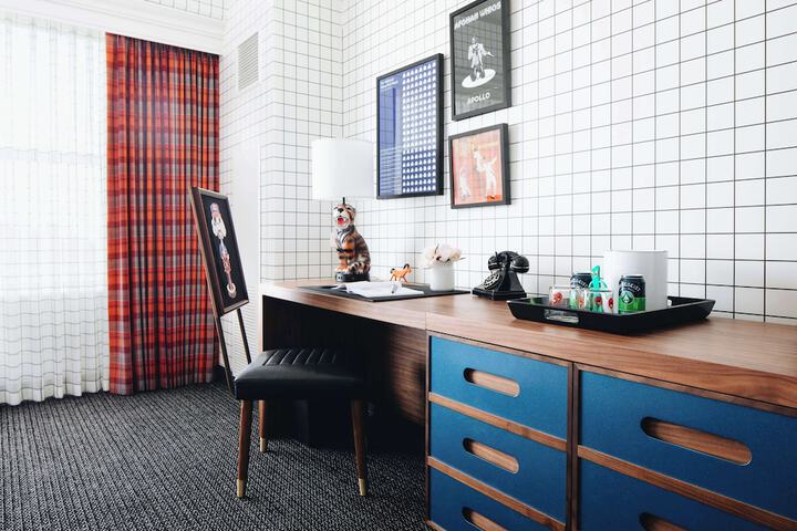 Room 40 of 77