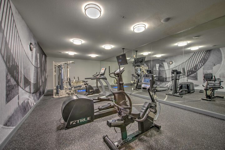 Best Western Plus Media Center Inn & Suites