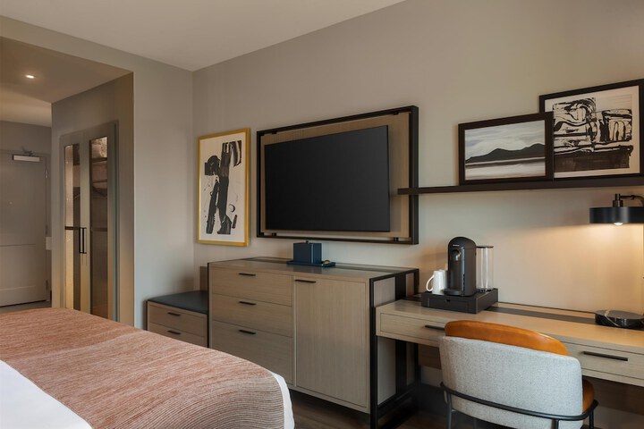Hotel Avail Rogers Tapestry Collection by Hilton