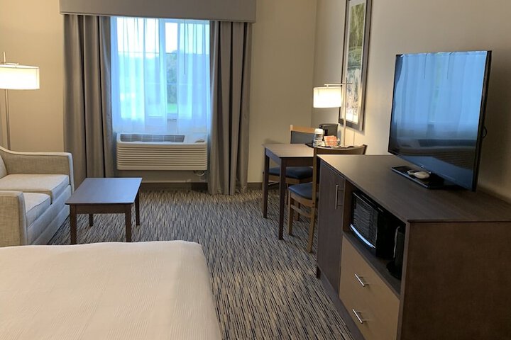 Little Crow Hotel & Conference Trademark by Wyndham