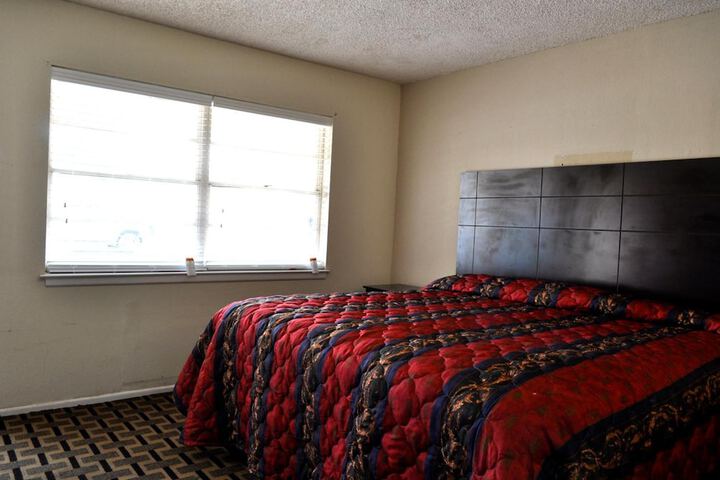 Room 25 of 32