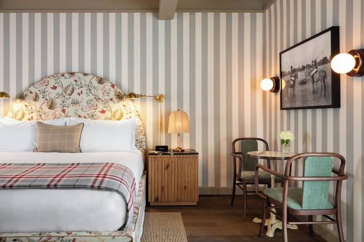 Room 27 of 79