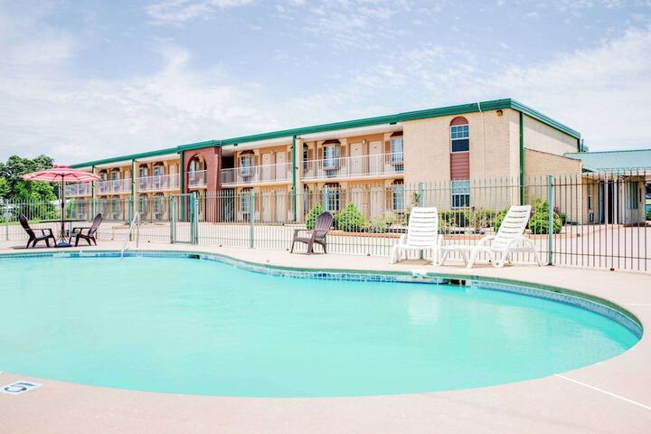 Pool 2 of 16